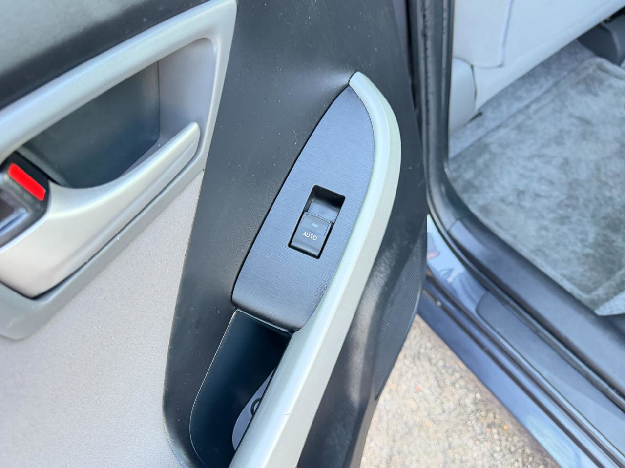 Used 2013 Toyota Prius Two image 28