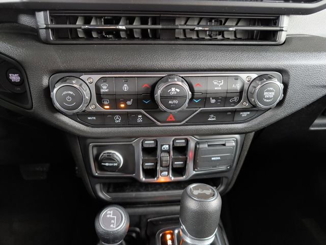 Used 2025 Jeep Wrangler Sport S image 23