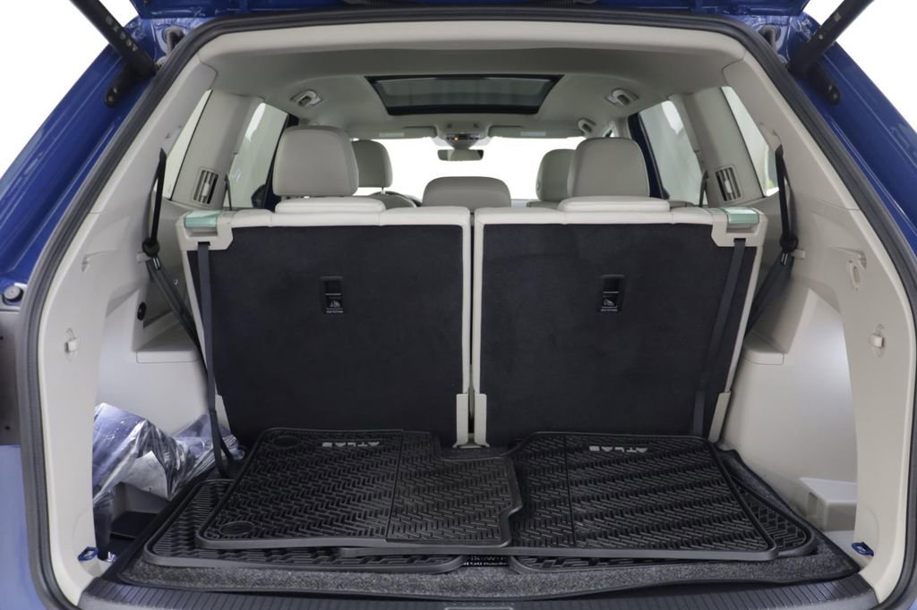 Used 2025 Volkswagen Atlas SEL image 18