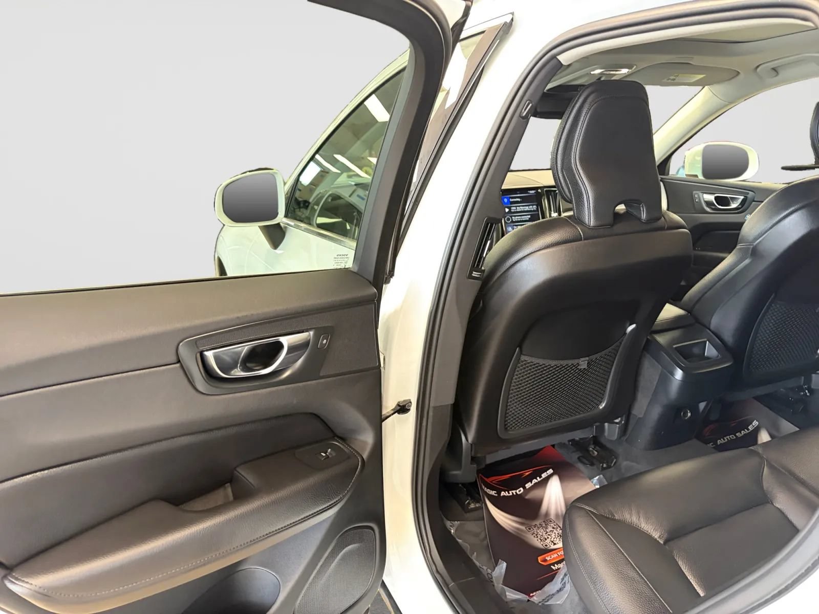 Used 2020 Volvo XC60 T5 Momentum AWD/4WD image 14