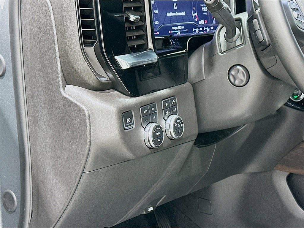 Used 2025 GMC Sierra 1500 SLT image 10