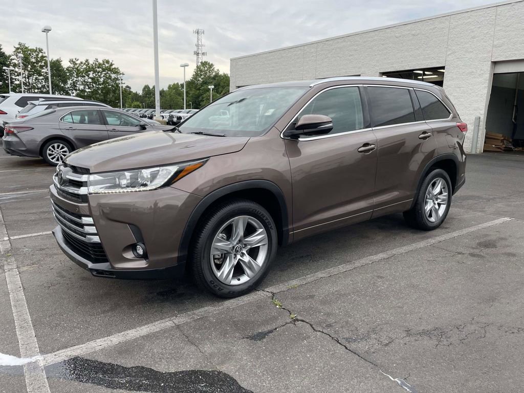 Used 2019 Toyota Highlander Limited FWD image 3