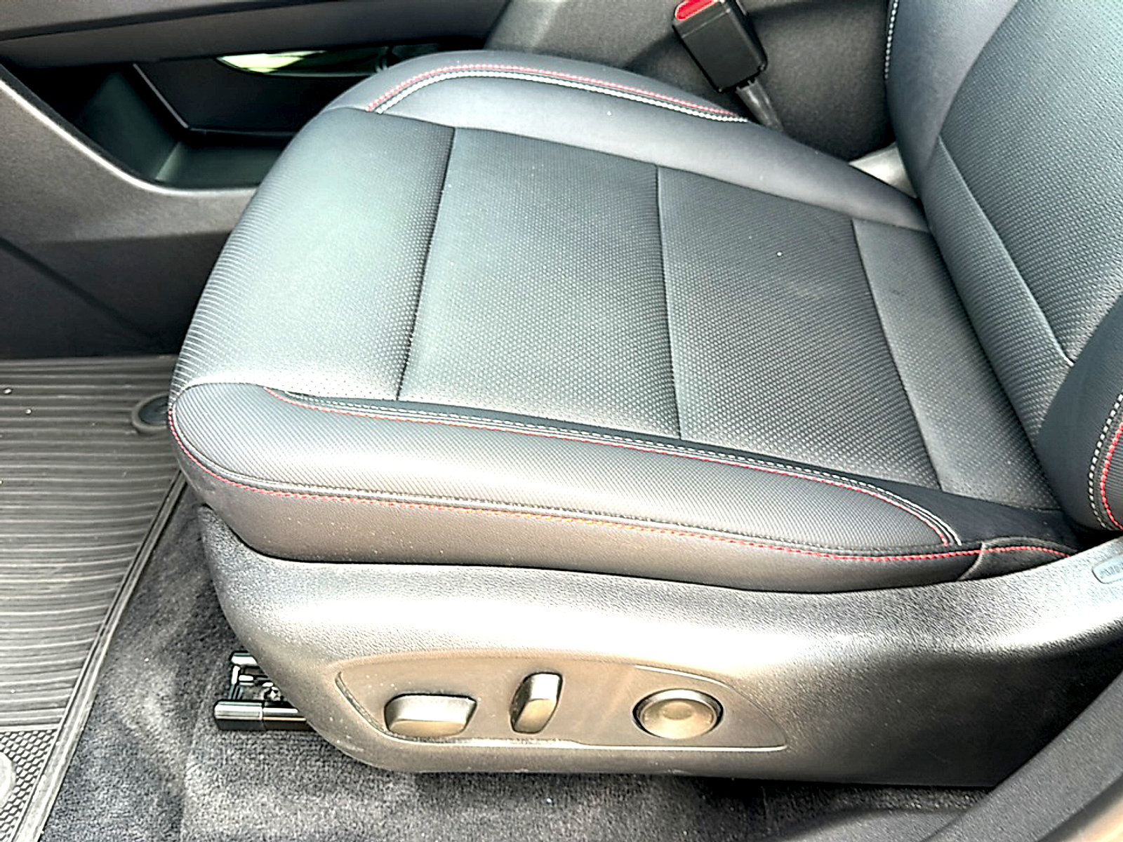Used 2025 Chevrolet Traverse Z71 AWD/4WD image 16