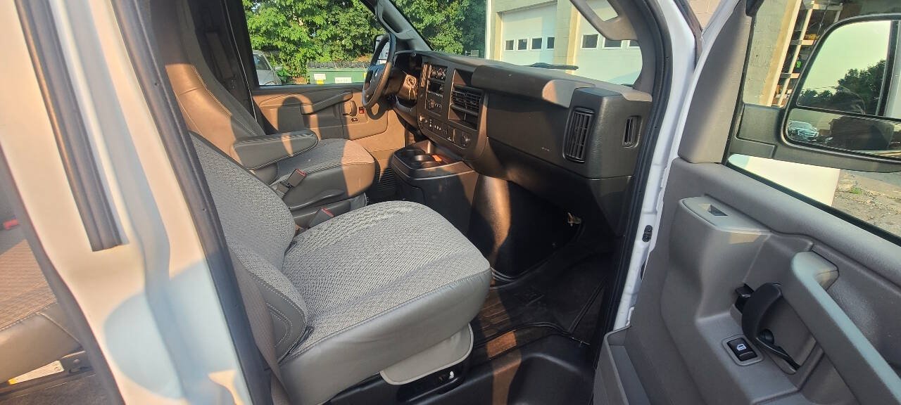 Used 2019 Chevrolet Express 3500 LT w/ LT Preferred Equipment Group RWD image 17