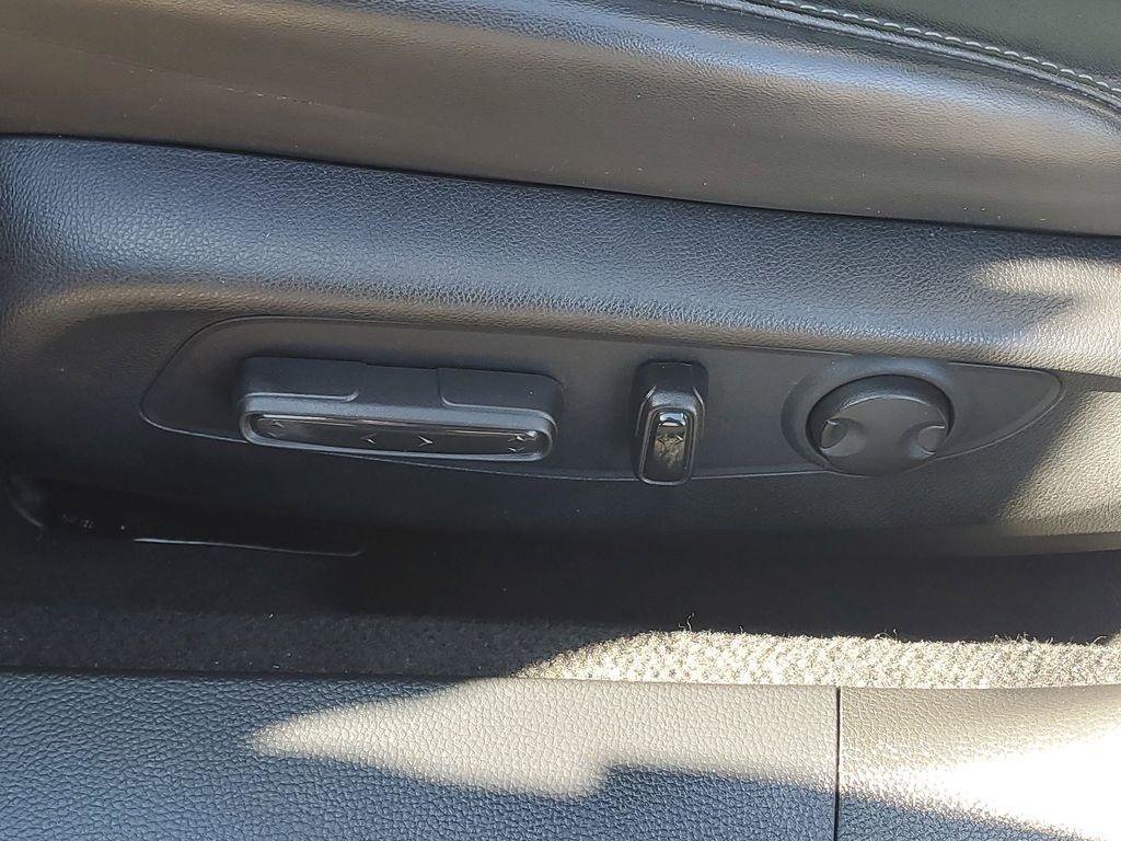 Used 2023 Honda Accord EX-L image 12