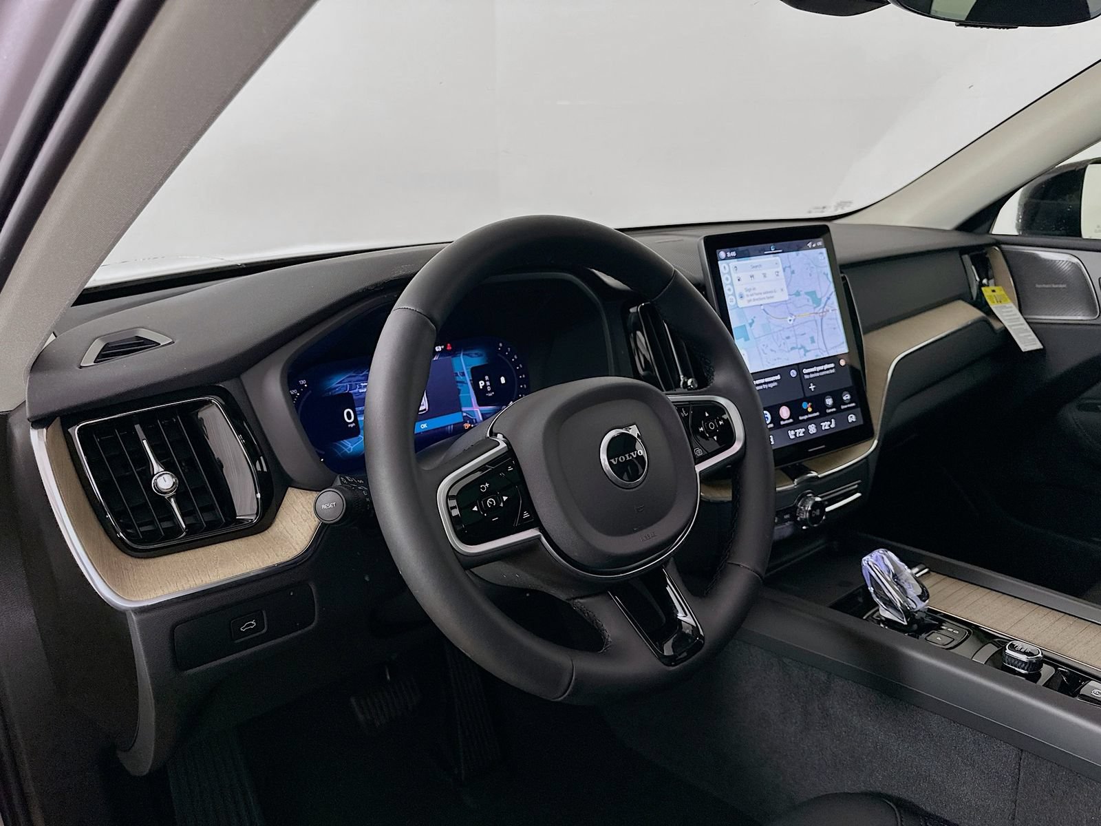 New 2026 Volvo XC60 B5 Plus w/ Protection Package Premier AWD/4WD image 33