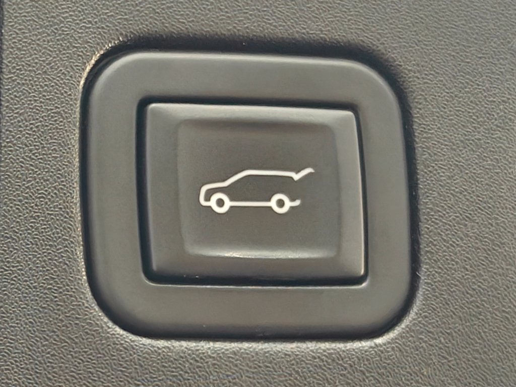 Used 2023 Cadillac XT4 Luxury AWD/4WD image 31
