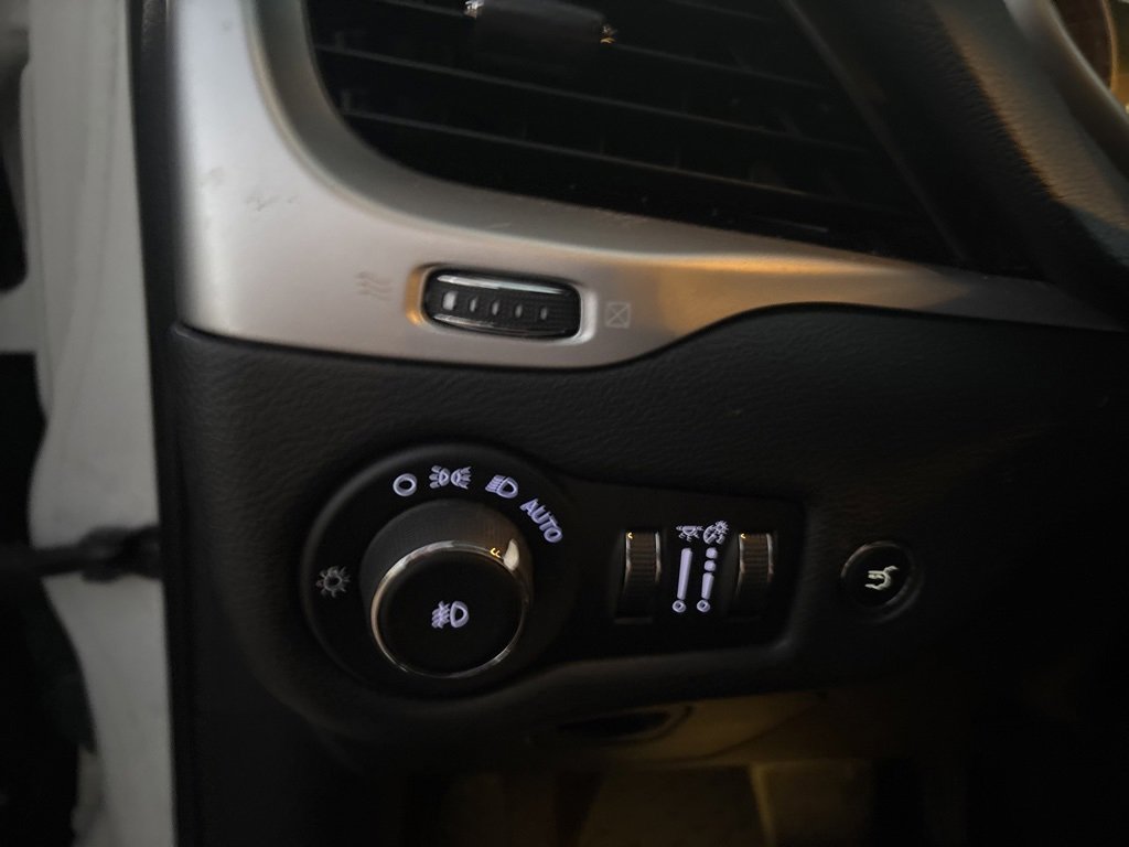 Used 2016 Jeep Cherokee Trailhawk w/ Comfort/Convenience Group image 12