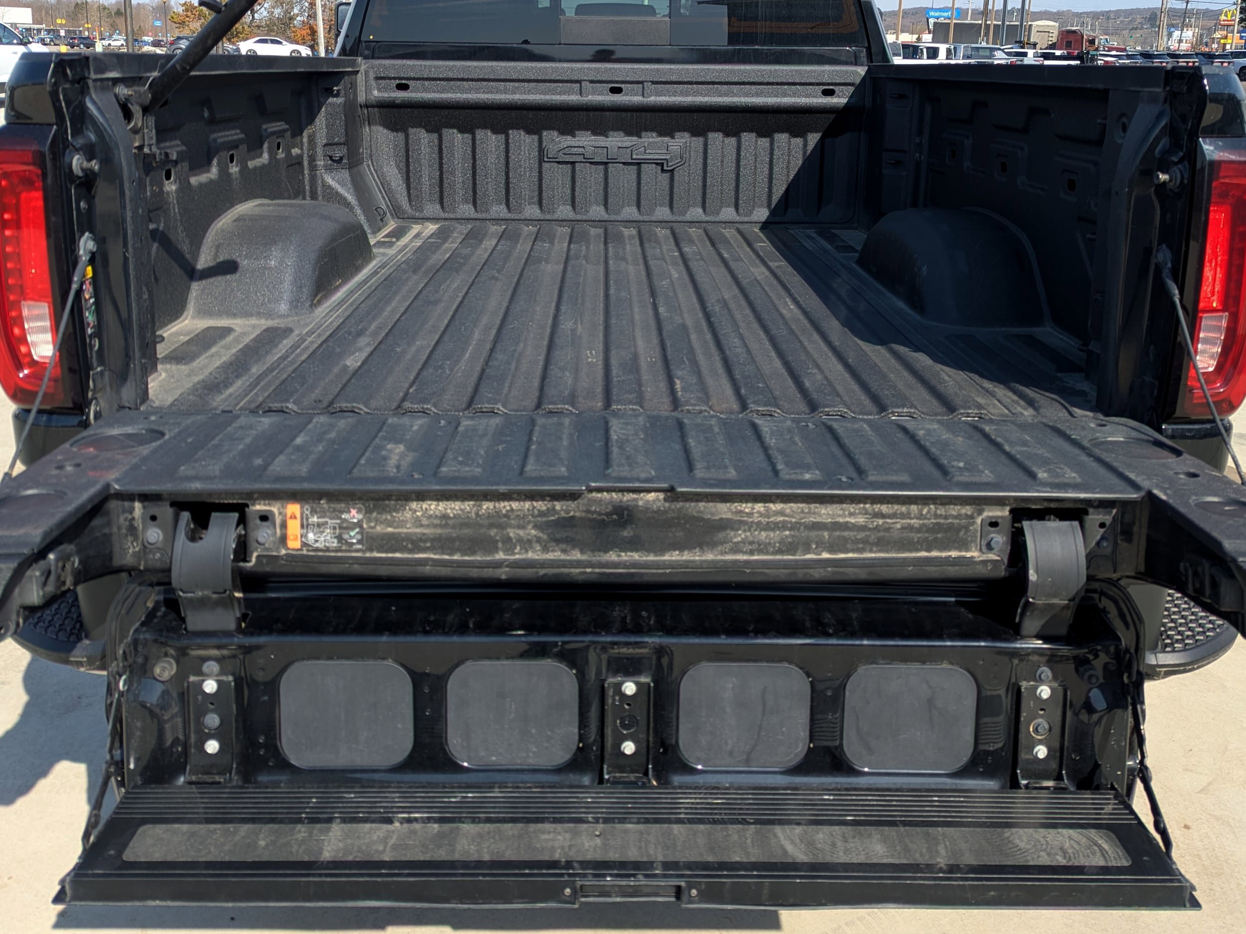 Used 2022 GMC Sierra 2500 AT4 w/ AT4 Premium Plus Package AWD/4WD image 7