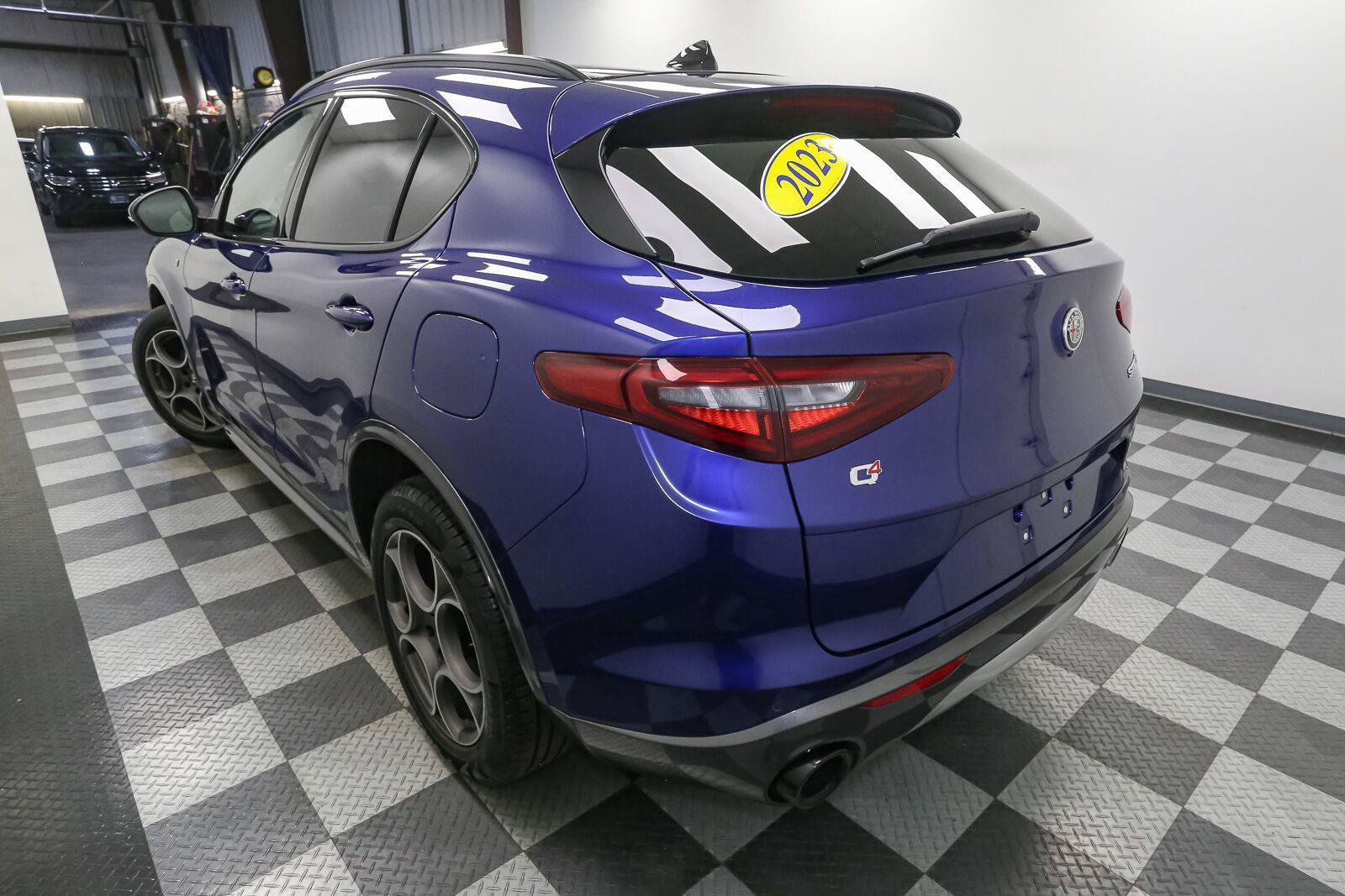 Used 2023 Alfa Romeo Stelvio Ti AWD/4WD image 10