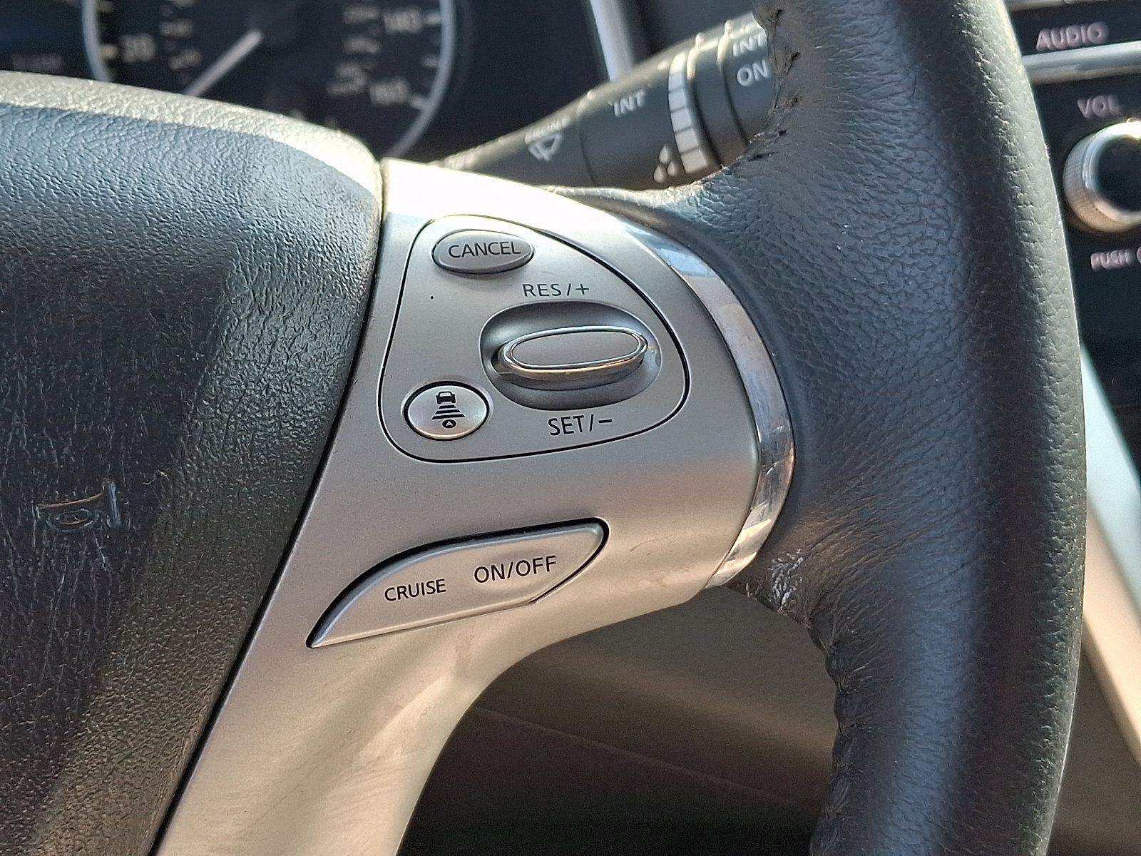 Used 2018 Nissan Murano SV w/ Premium Package image 23