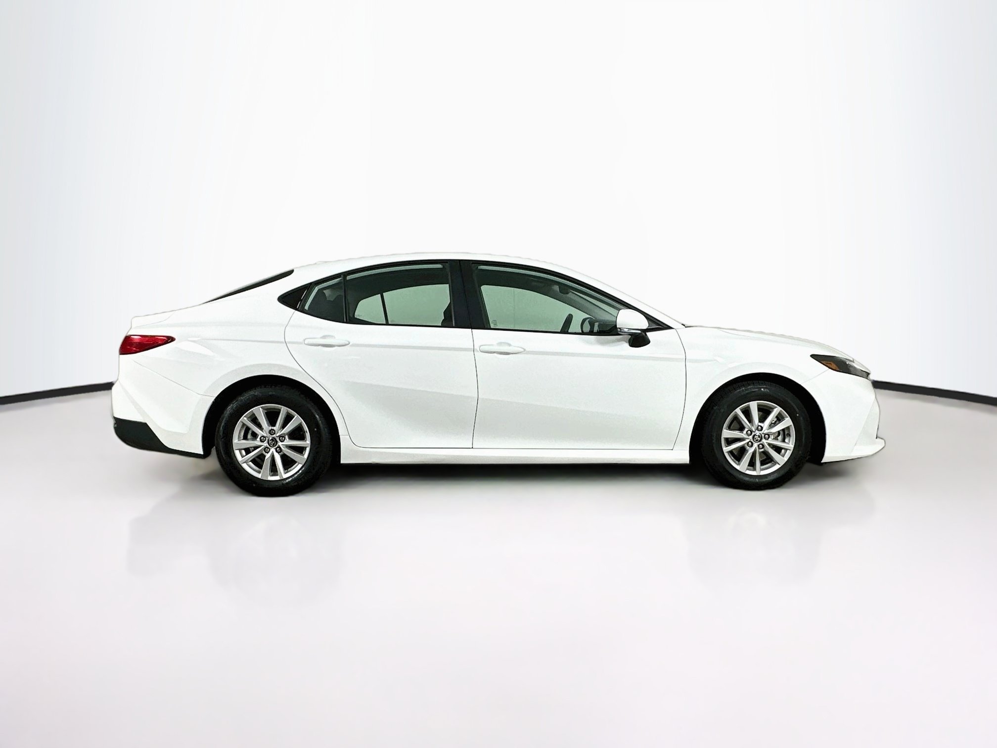 Used 2025 Toyota Camry LE FWD image 10
