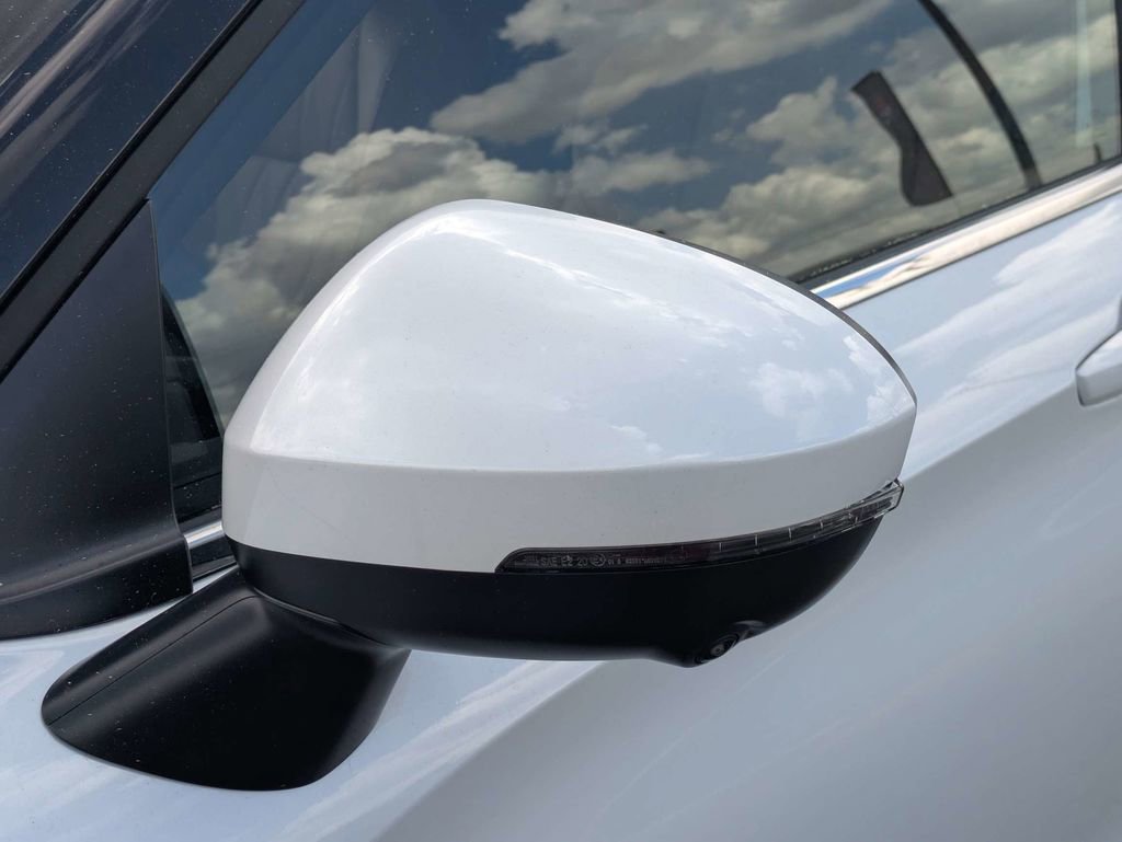 New 2026 Mitsubishi Outlander SEL image 11