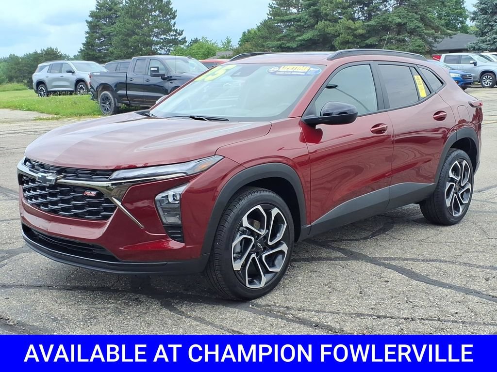Used 2025 Chevrolet Trax RS w/ Sunroof Package FWD image 3