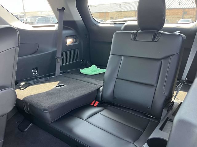 Used 2023 Ford Explorer XLT w/ Equipment Group 202A AWD/4WD image 16