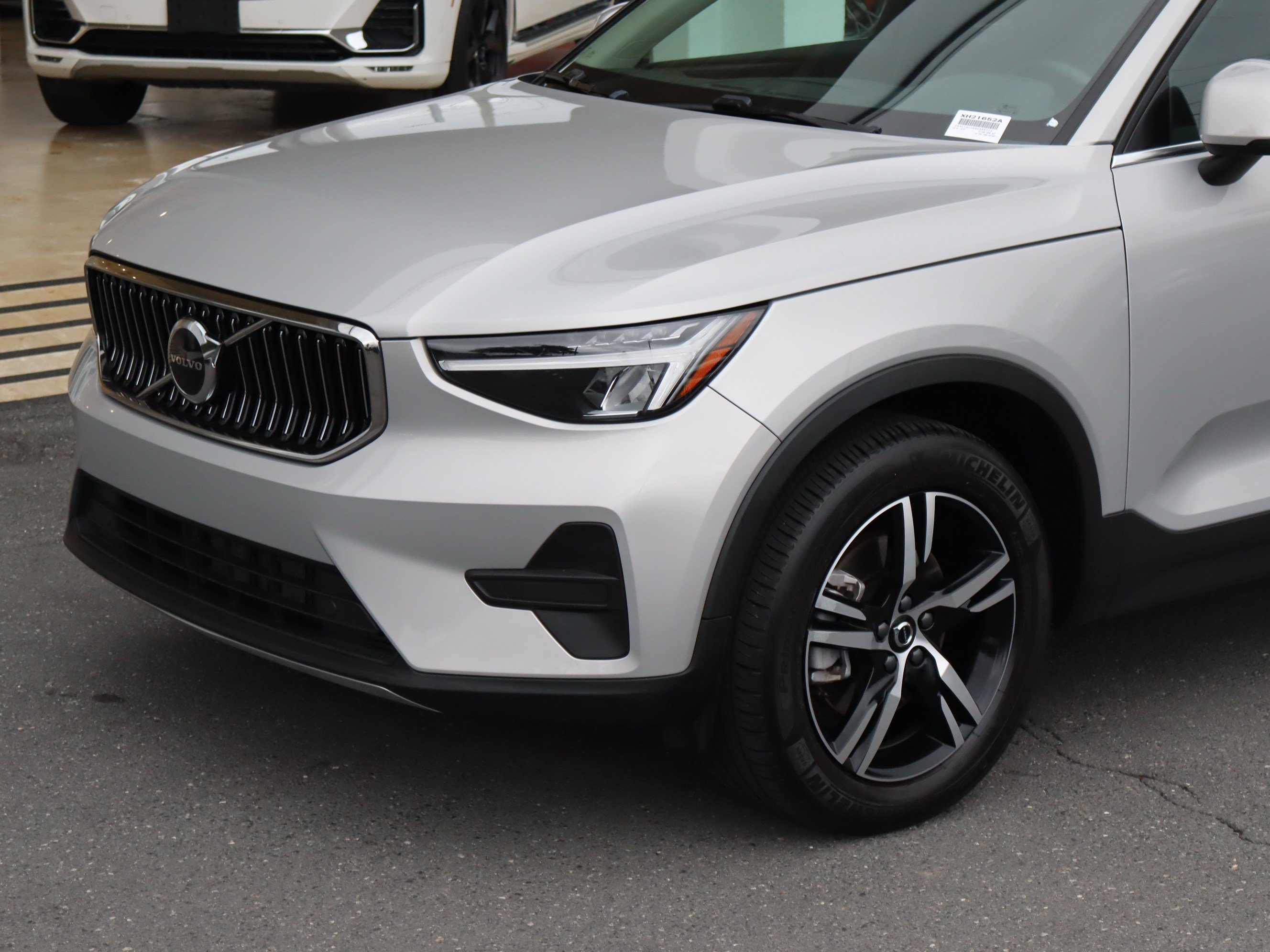 Used 2025 Volvo XC40 B5 Core AWD/4WD image 6