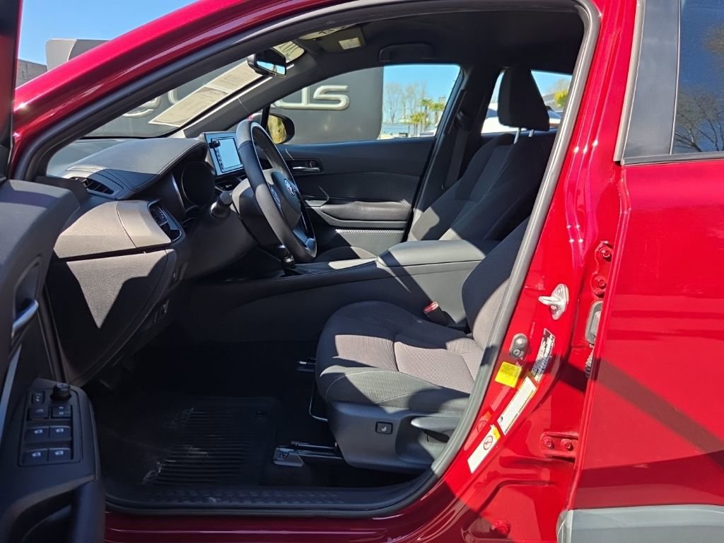 Used 2018 Toyota C-HR XLE image 4