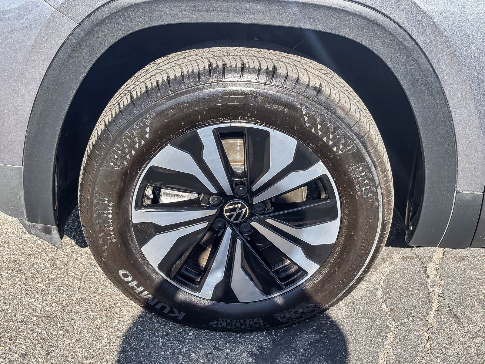 Used 2025 Volkswagen Atlas SE FWD image 11