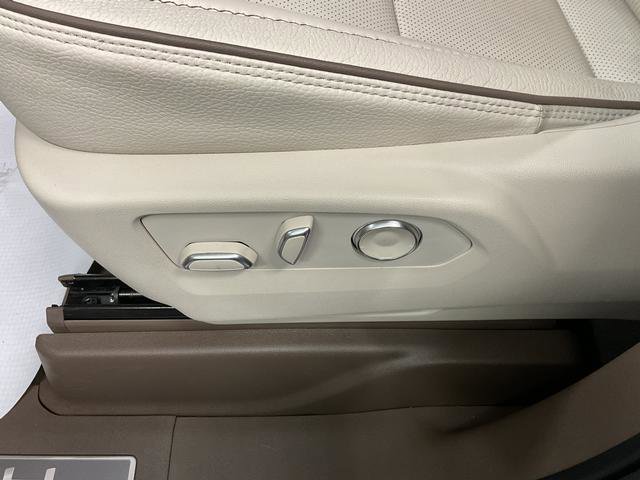 Used 2025 GMC Yukon XL Denali w/ Denali Reserve Package AWD/4WD image 10