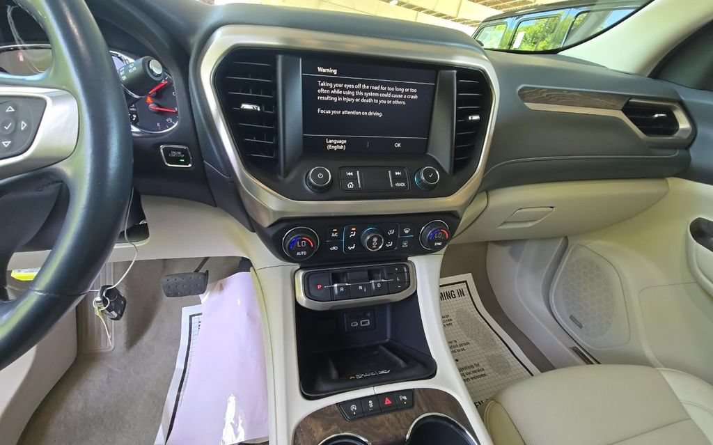 Used 2021 GMC Acadia Denali w/ Denali Ultimate Package AWD/4WD image 9
