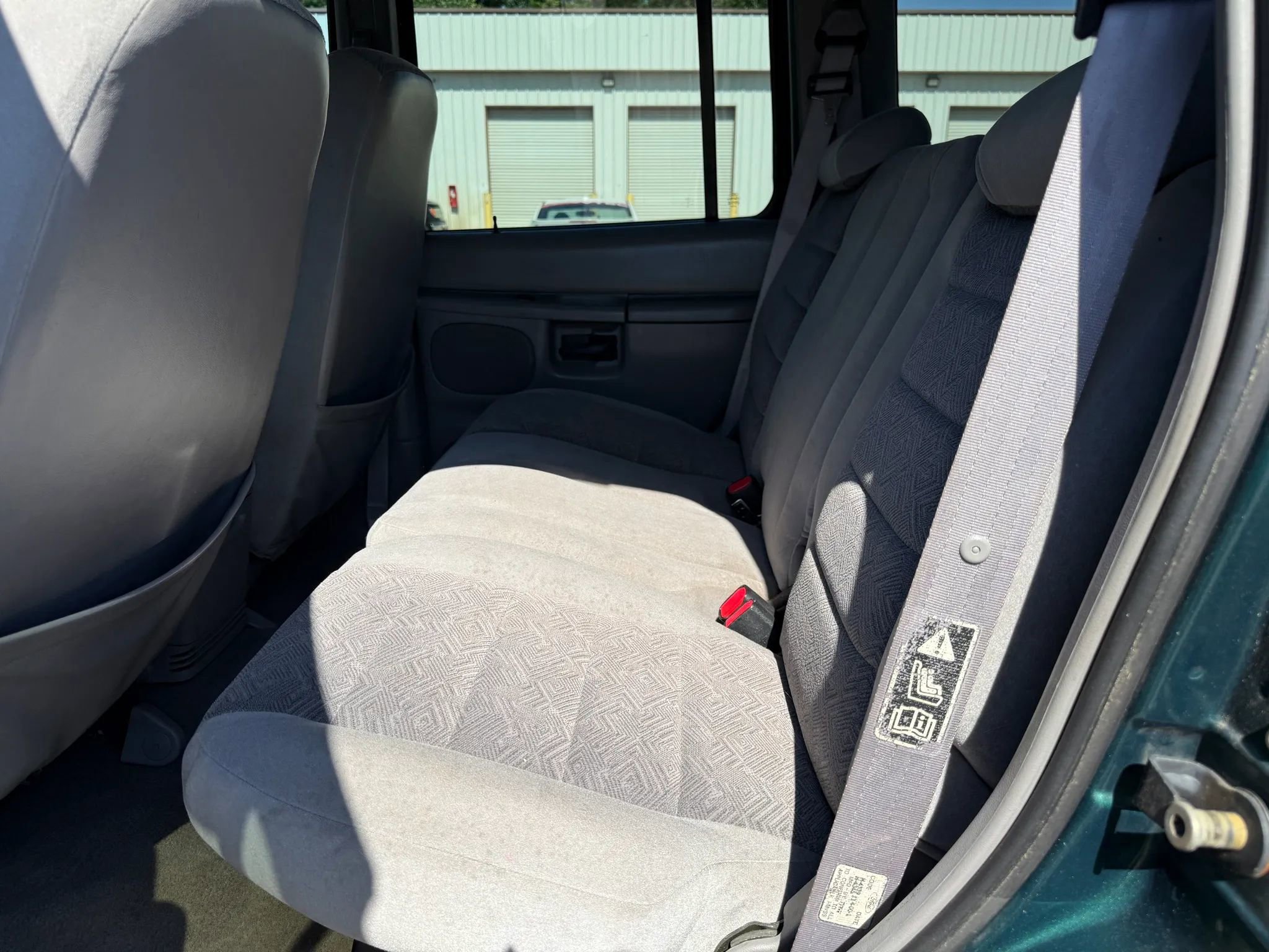Used 2000 Ford Explorer XLT AWD/4WD image 21