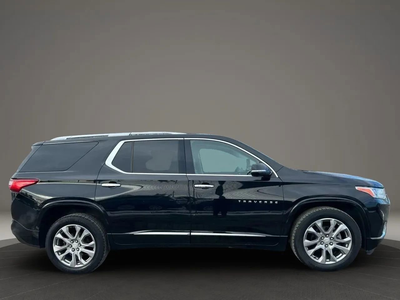 Used 2019 Chevrolet Traverse Premier AWD/4WD image 4