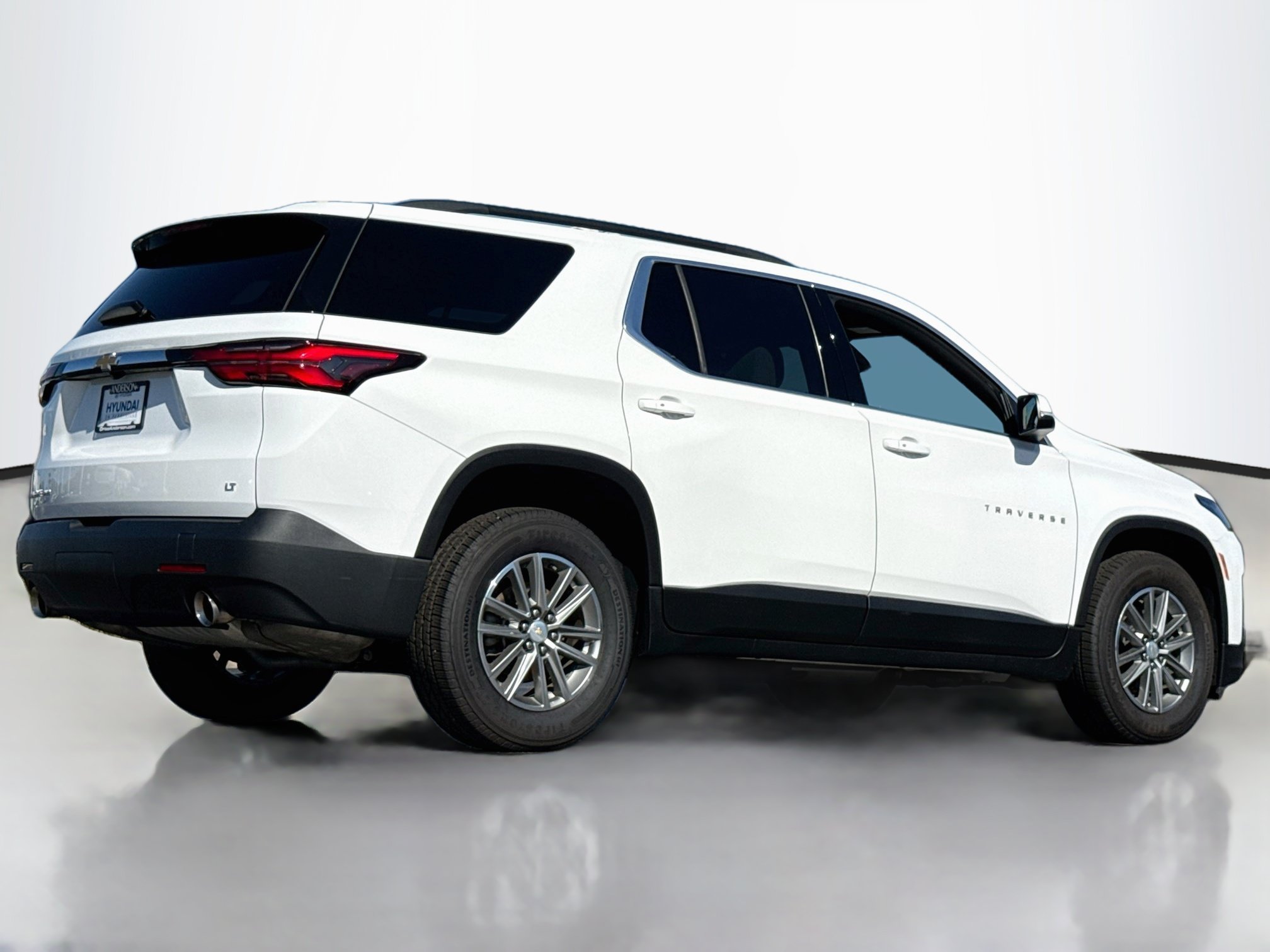 Used 2023 Chevrolet Traverse LT w/ LPO, Cargo Package AWD/4WD image 7