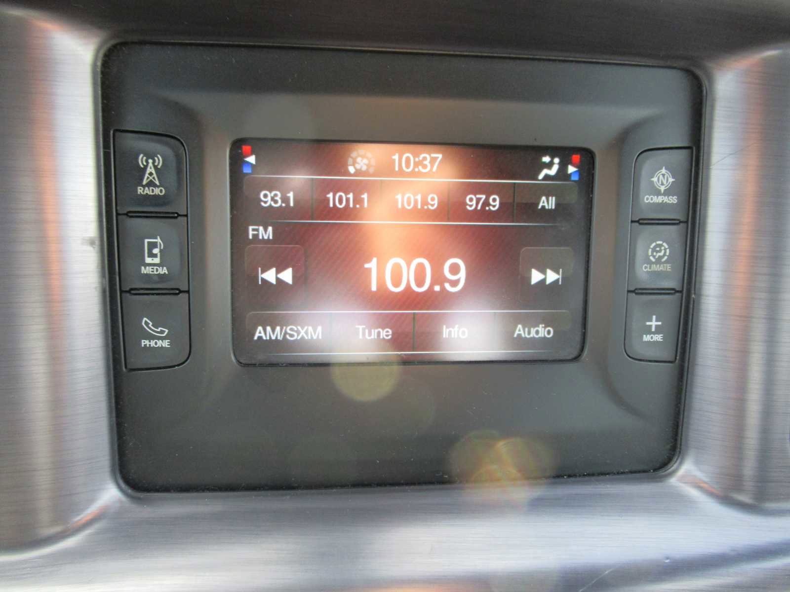 Used 2015 Dodge Charger SE w/ Sport Appearance Group image 24