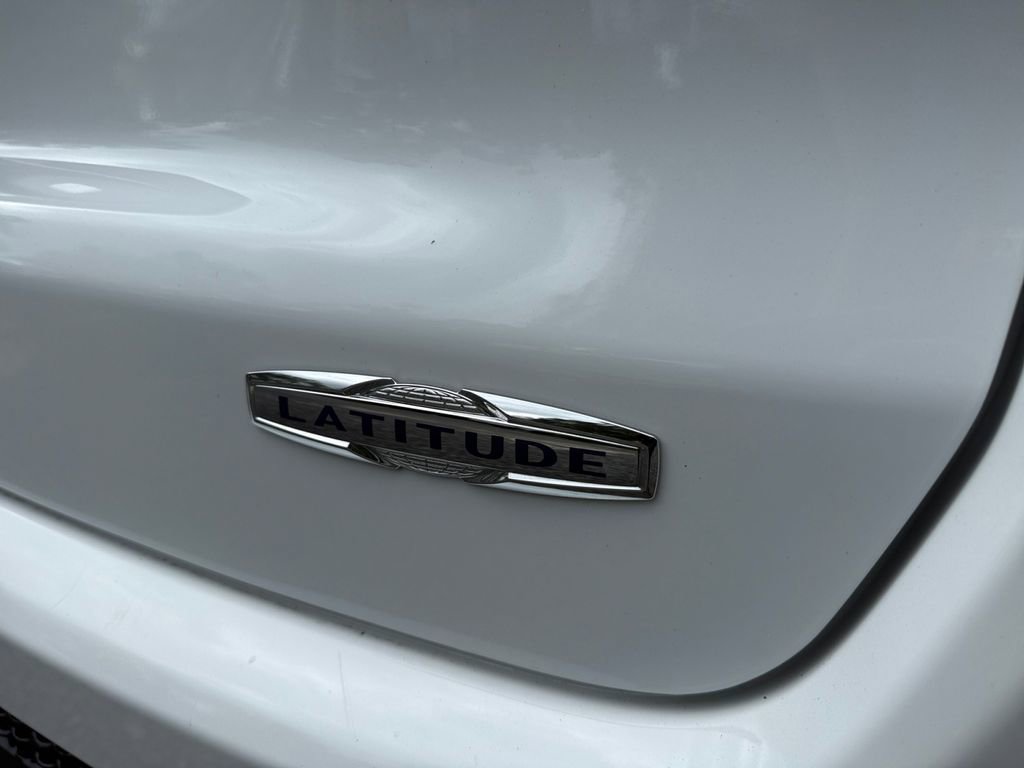 Used 2022 Jeep Compass Latitude w/ Convenience Group FWD image 16