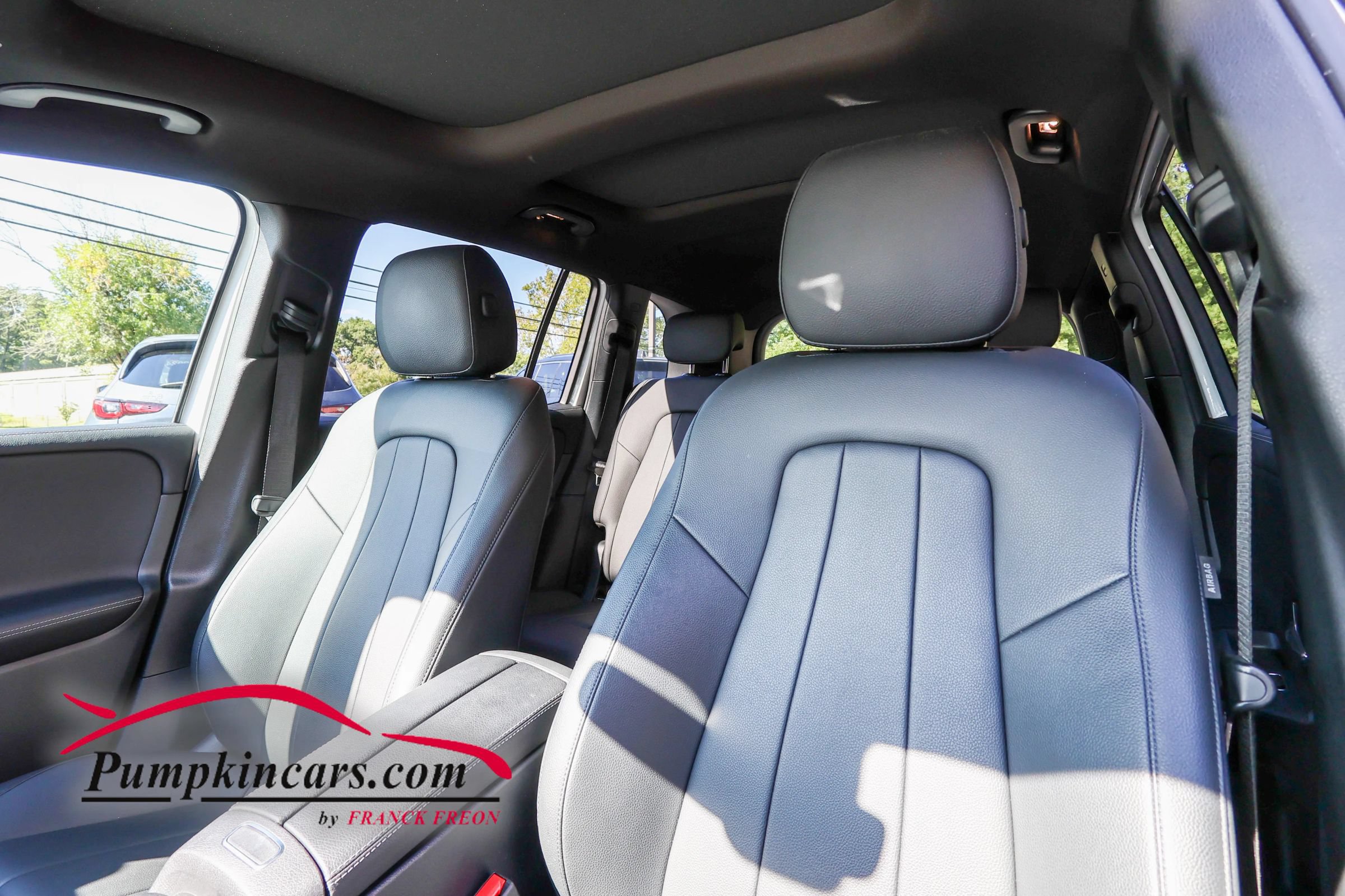 Used 2023 Mercedes-Benz GLB 250 4MATIC w/ Premium Package image 18