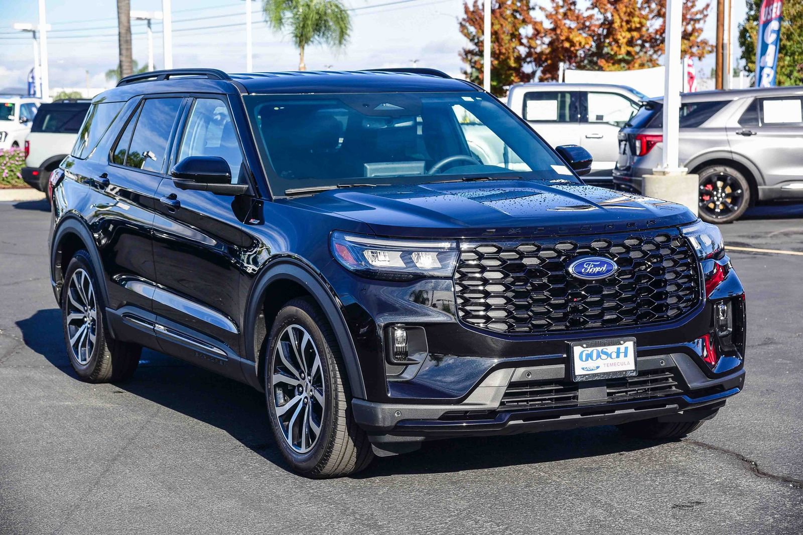 Used 2025 Ford Explorer ST-Line w/ Premium Package image 3