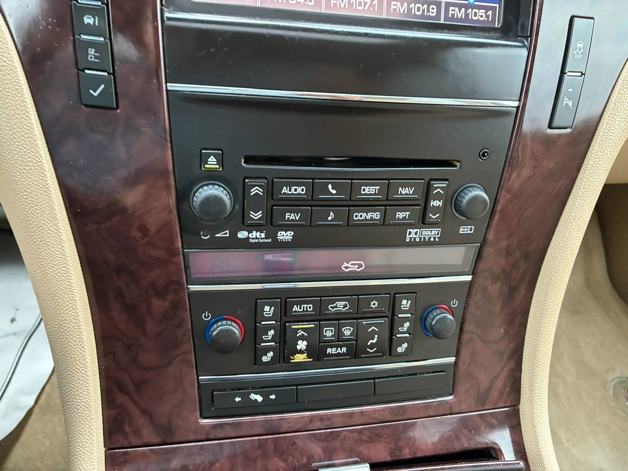 Used 2014 Cadillac Escalade Luxury AWD/4WD image 13