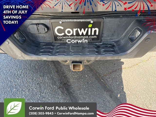 Used 2017 Toyota Tacoma TRD Off-Road w/ Premium & Technology Package AWD/4WD image 12