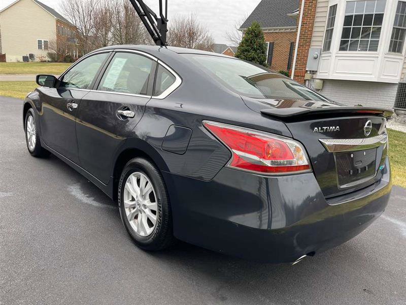 Used 2014 Nissan Altima 2.5 S w/ Sport Value Package image 5