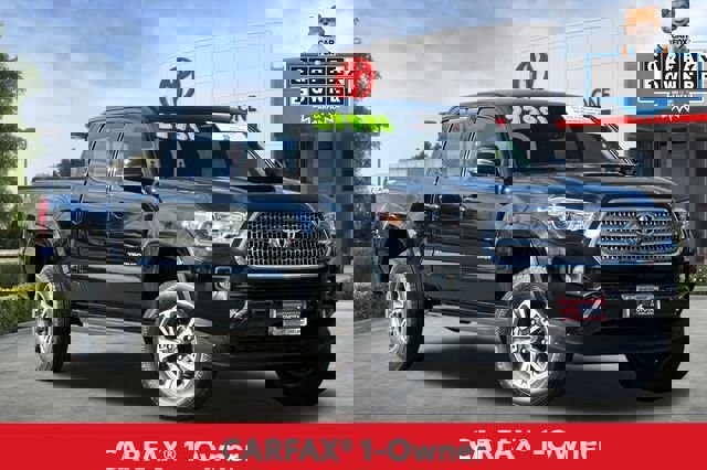 Used 2017 Toyota Tacoma TRD Sport w/ Tow Package image 2