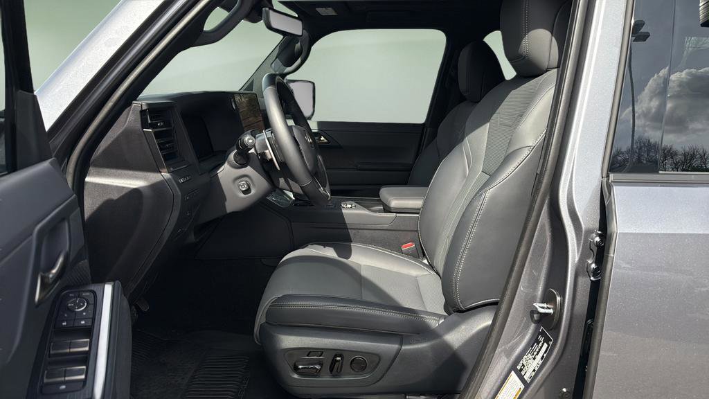 Used 2025 Lexus GX 550 w/ Accessory Package (Z1) image 11