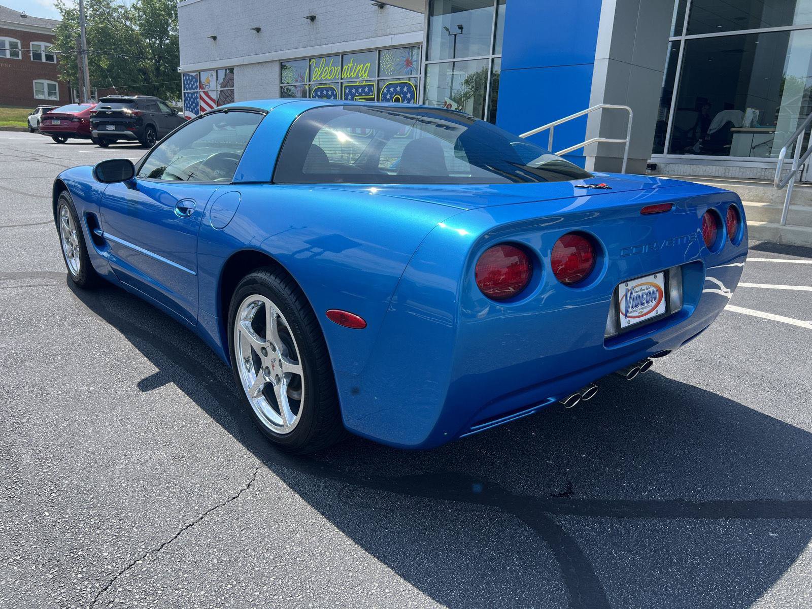 Used 2000 Chevrolet Corvette Coupe w/ Performance Handling Pkg RWD image 5