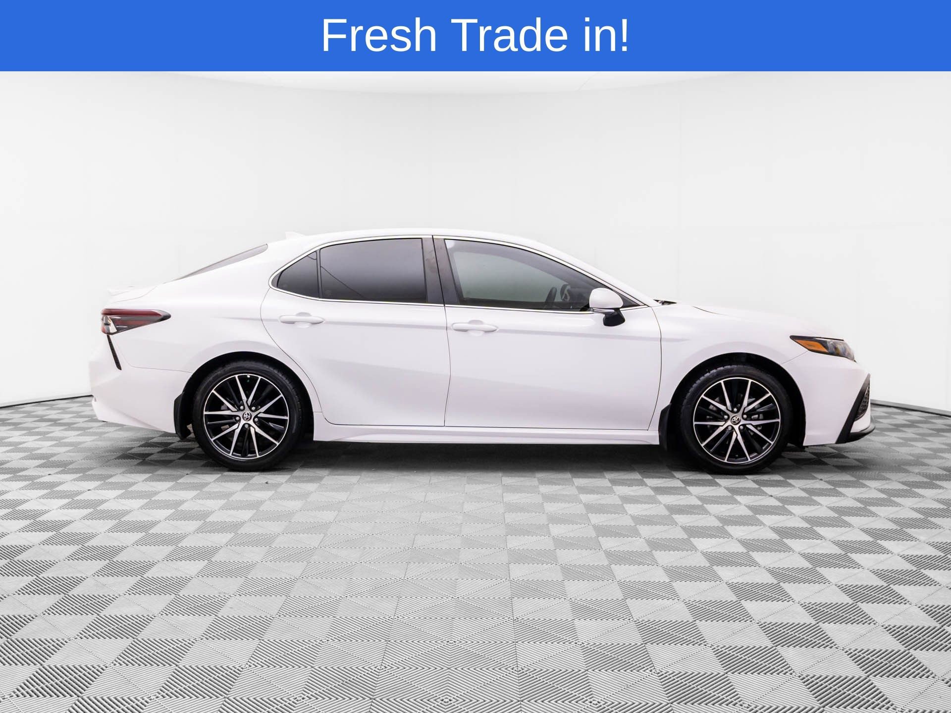 Used 2023 Toyota Camry SE FWD image 6