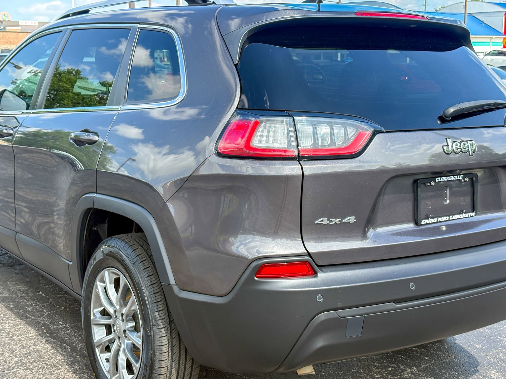 Used 2021 Jeep Cherokee Latitude Plus AWD/4WD image 16