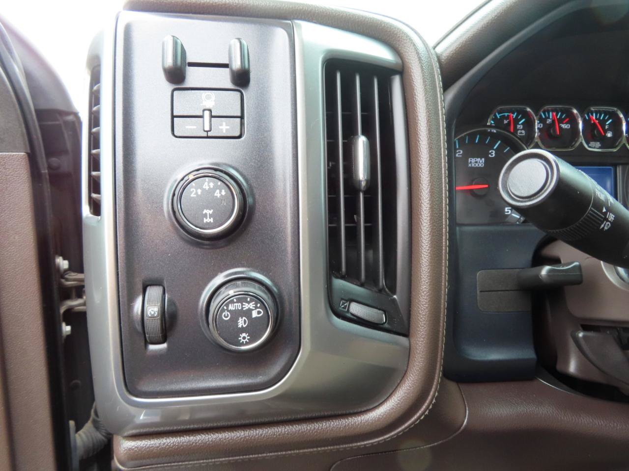 Used 2015 Chevrolet Silverado 2500 LTZ w/ Duramax Plus Package AWD/4WD image 32