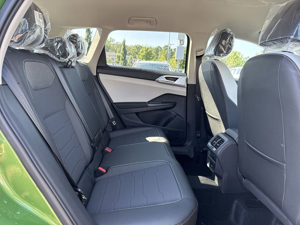 New 2025 Volkswagen Taos SE image 15