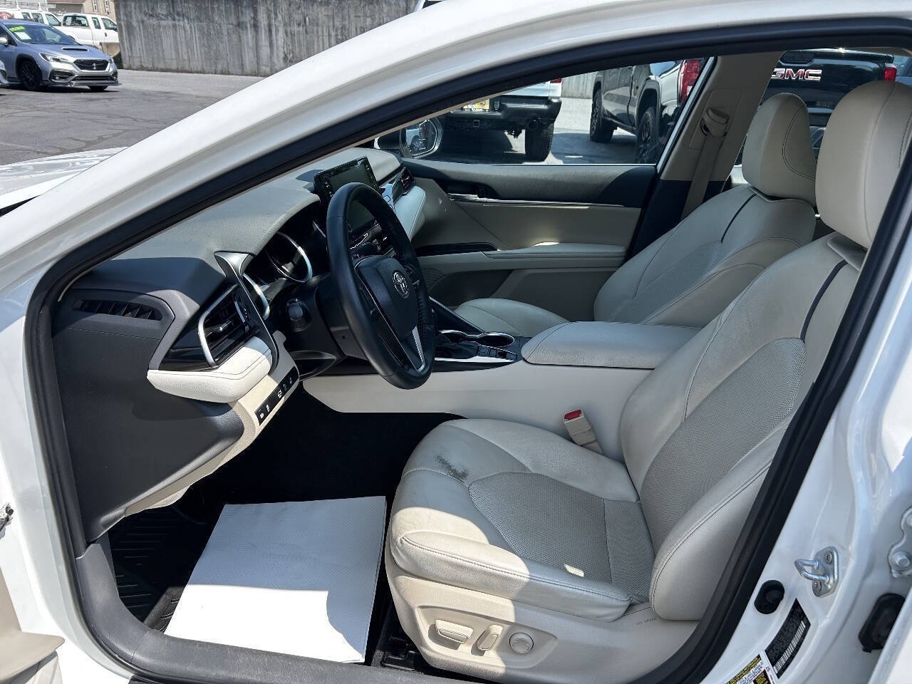 Used 2021 Toyota Camry XLE AWD/4WD image 11