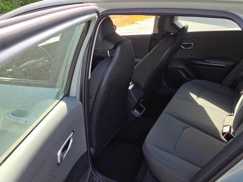 Used 2025 Kia K4 LXS image 7