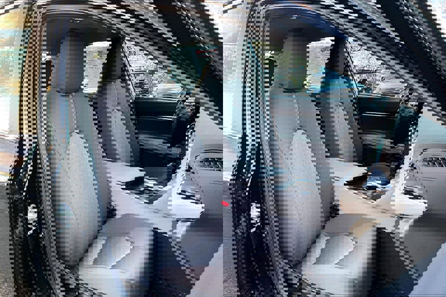 Used 2023 Toyota Camry LE image 7