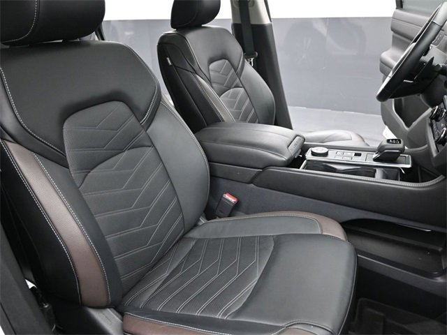 Used 2024 Nissan Pathfinder Platinum w/ Cargo Package image 21