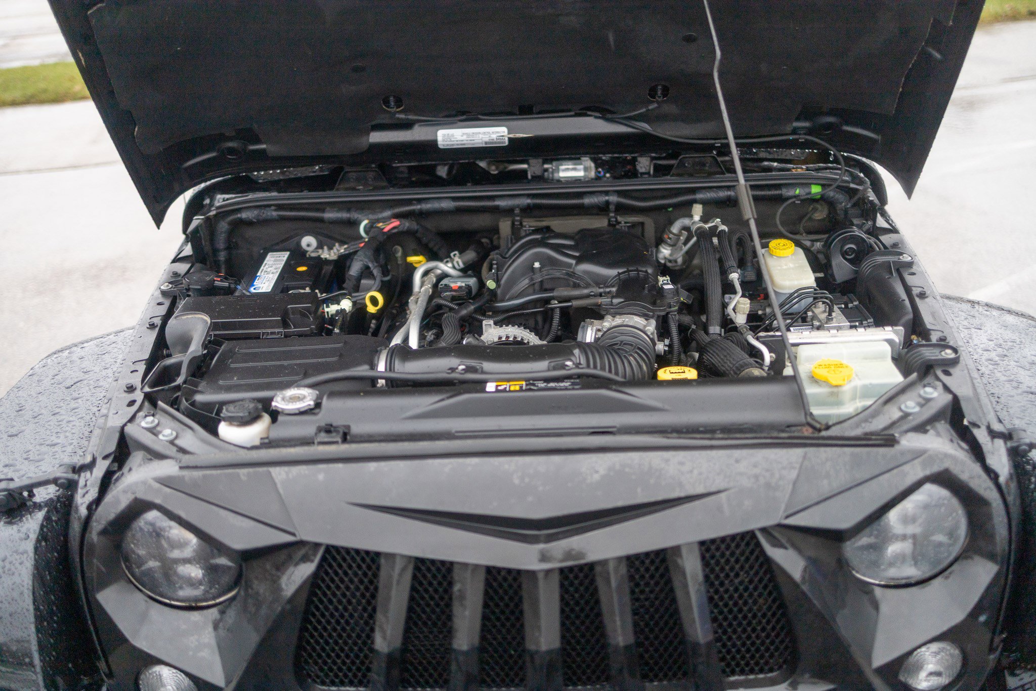 Used 2017 Jeep Wrangler Unlimited Sahara w/ Connectivity Group image 8