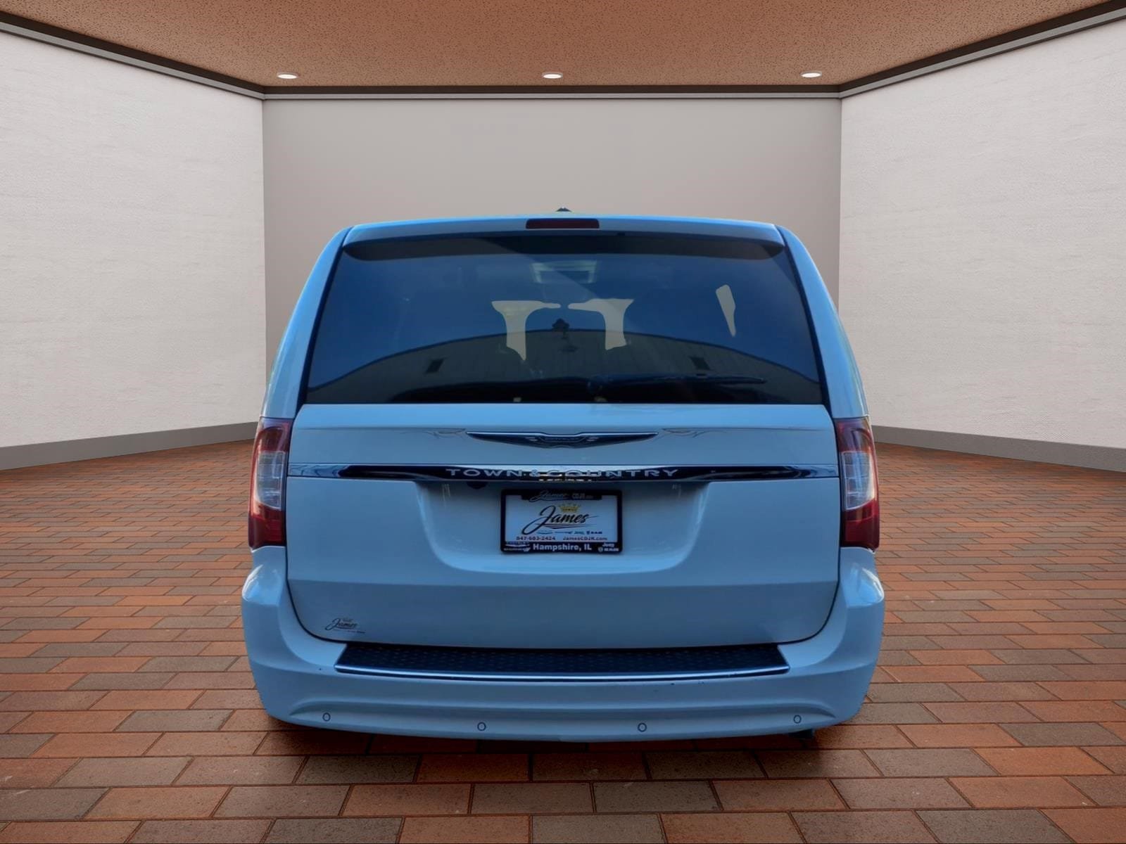 Used 2013 Chrysler Town & Country Touring-L w/ Driver Convenience Group FWD image 6