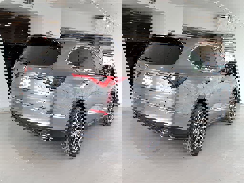 Used 2024 Acura MDX SH-AWD w/ Technology Package image 4