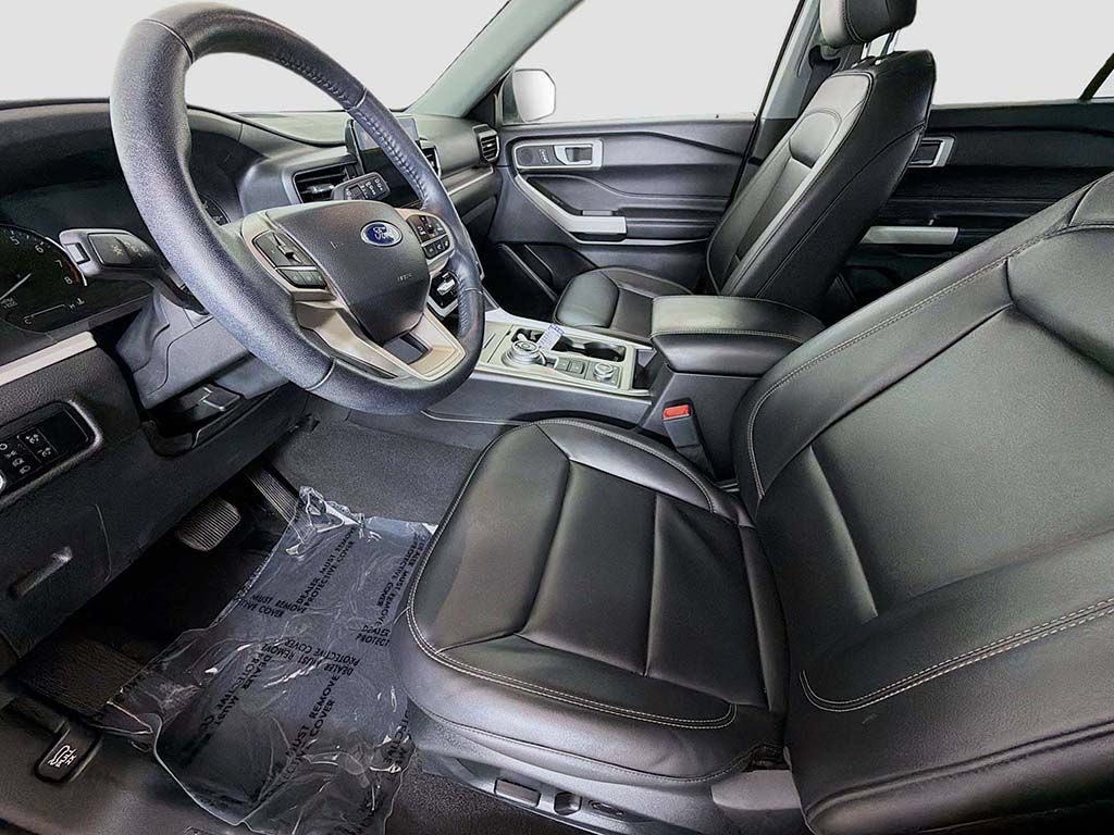Used 2023 Ford Explorer XLT w/ Equipment Group 202A AWD/4WD image 19