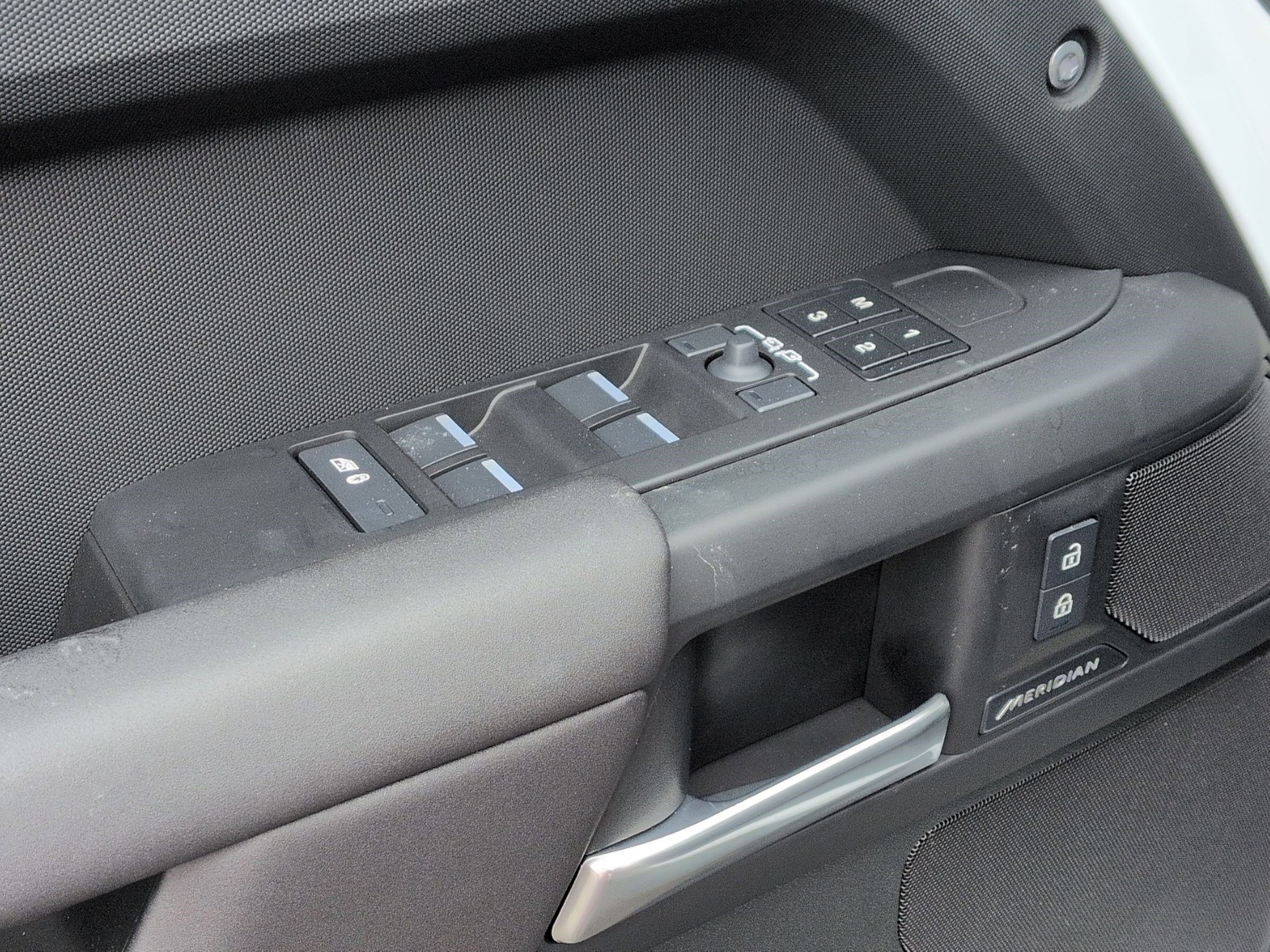 Used 2025 Land Rover Defender 110 S image 13